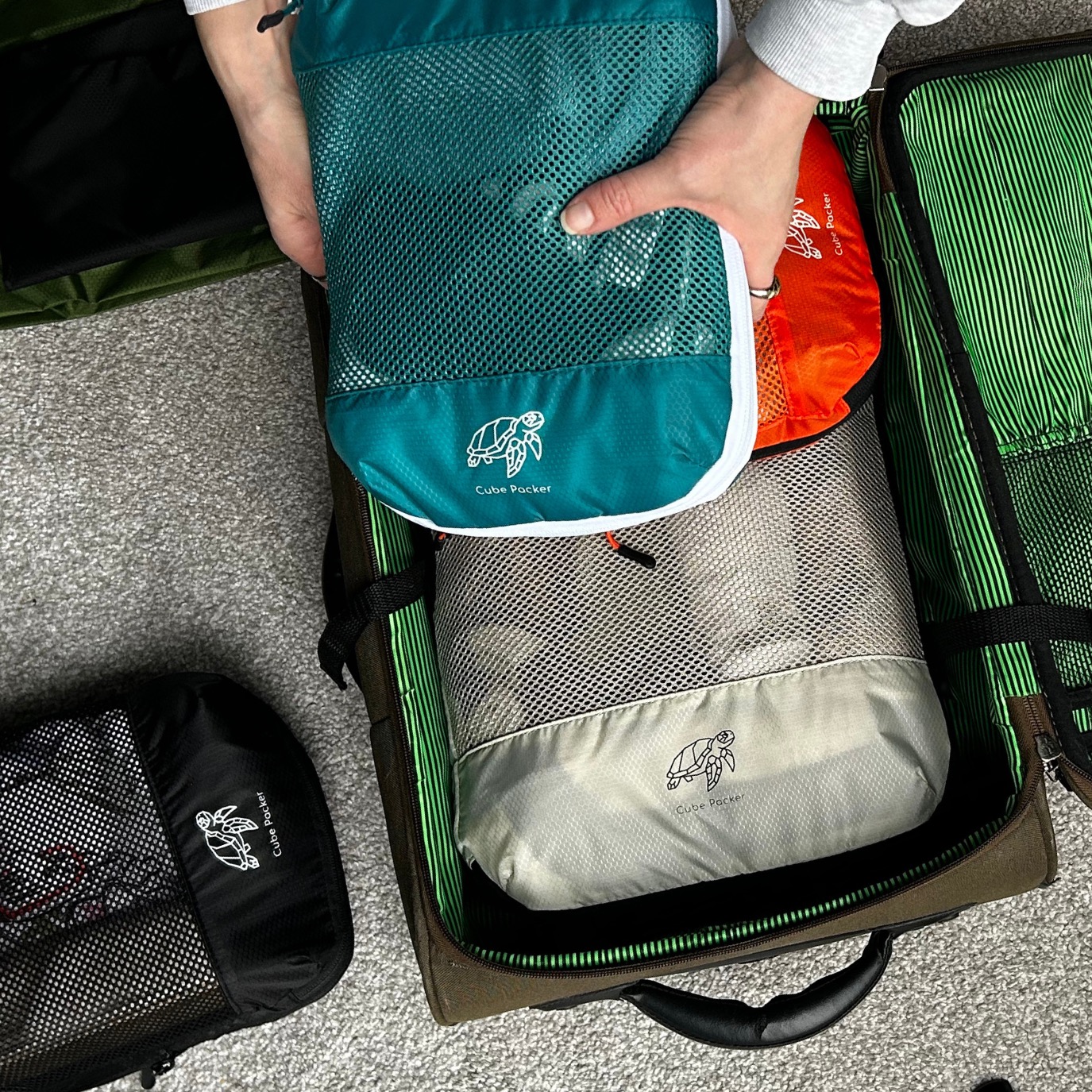 Collab between realparent.co.uk and Cube Packer showing how packing cubes can be used to colour code luggage 